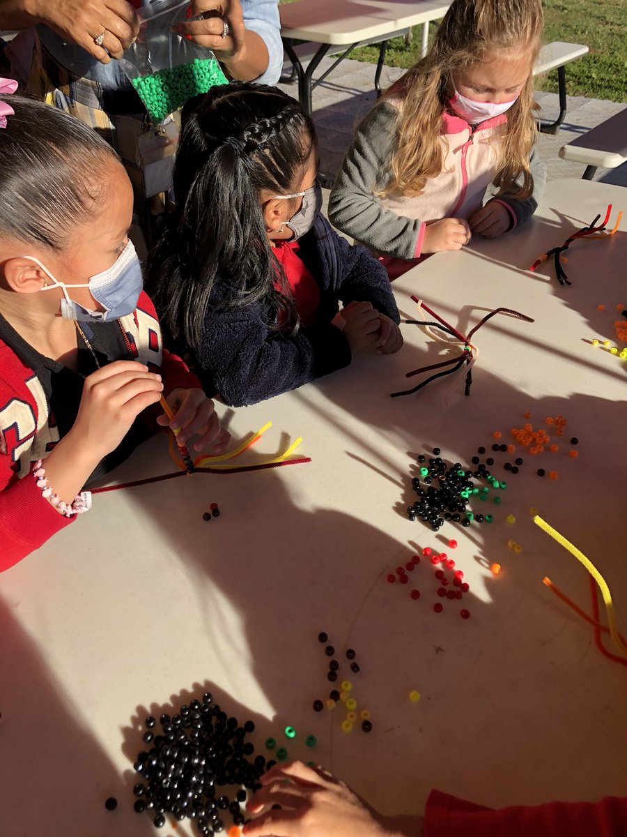 KellySaccone's tweet photo. Sun is shining and students are crafting @rbpsEAGLES @MrsBlychanton #RBBisBIA https://t.co/0Jh3Nxn8nE