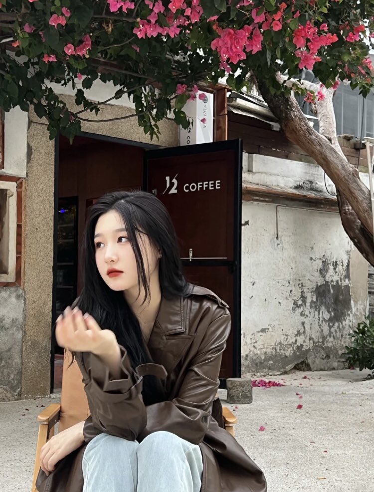 Lisa77923284's tweet photo. 又到周末了啊，周末快乐😊 https://t.co/vCVAxTuXDO