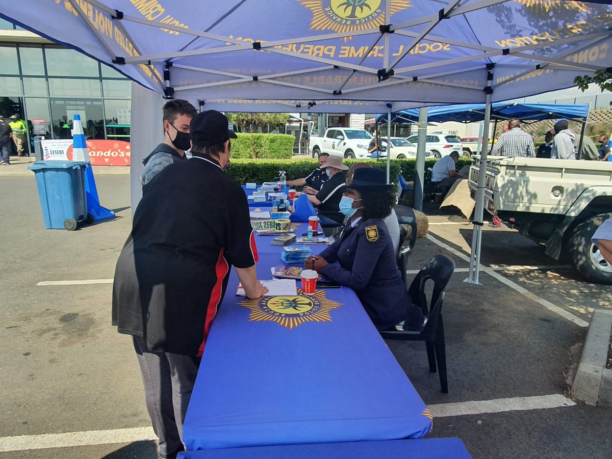 SAPoliceService's tweet photo. #sapsGP #CoffeeWithACop campaign is taking place at Heidelberg Mall today where #SAPS are represented by members from various Provincial Components and specialised units and are also joined by members from @GTP_Traffstats and various security companies #CommunityRelations ME https://t.co/vNZ2sPS6nS