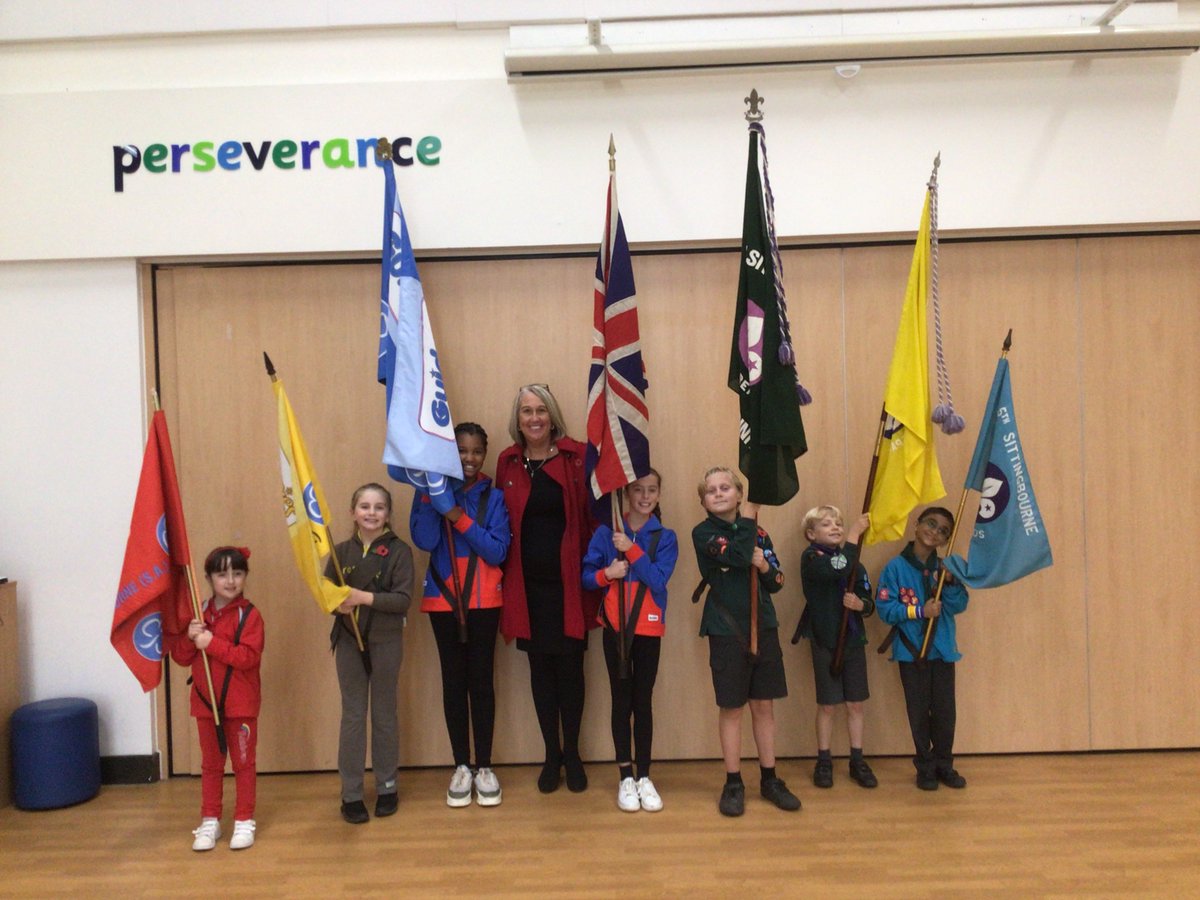 TunstallPrimary's tweet photo. Lest We Forget - on 11 November we were joined by members of our Armed Forces for our service to remember so many who have given so much.  Pupils made examples of engineering that have helped our Armed Forces during conflicts.  Thanks to 36 Engineer Regiment @36_Engr_Regt https://t.co/Jyw3oWT86O