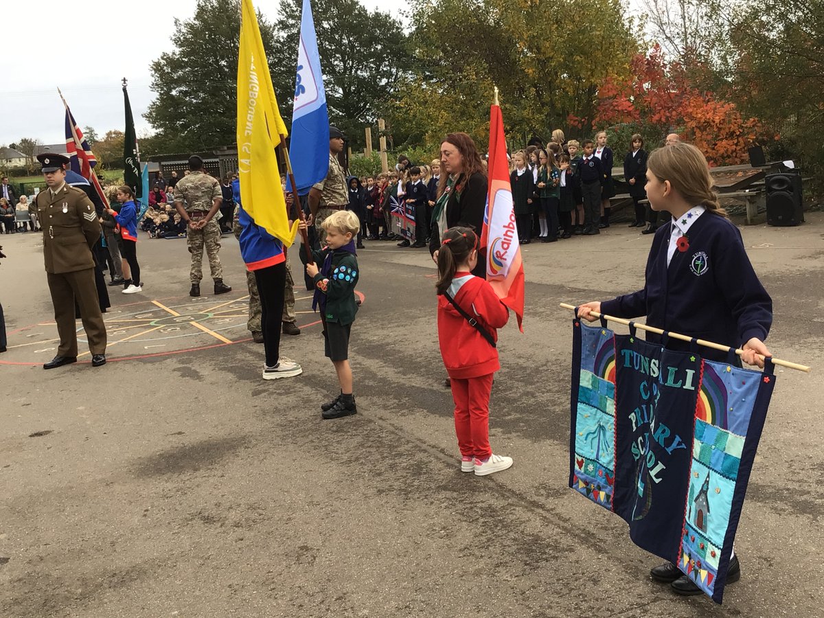 TunstallPrimary's tweet photo. Lest We Forget - on 11 November we were joined by members of our Armed Forces for our service to remember so many who have given so much.  Pupils made examples of engineering that have helped our Armed Forces during conflicts.  Thanks to 36 Engineer Regiment @36_Engr_Regt https://t.co/Jyw3oWT86O