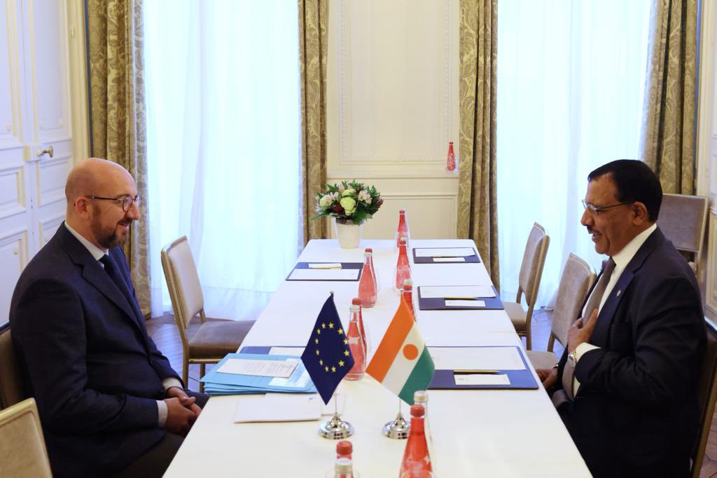 eucopresident's tweet photo. Rencontre avec Président @mohamedbazoum en marge du #LibyaConference
Nous avons confirmé la solidité de notre partenariat #AUEU
L'UE reste pleinement engagée aux côtés du Niger pour faire face à la pandémie, au changement climatique et à la sécurité dans la Sahel. https://t.co/lo4Z0uz8Bo