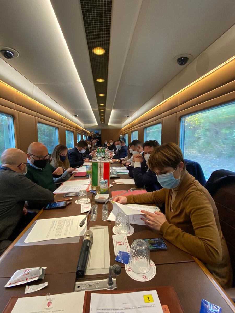 DarioNardella's tweet photo. Oggi consiglio metropolitano in versione inedita, su un treno storico e adeguato alle nuove tecnologie dalla Fondazione Ferrovie dello Stato, in viaggio tra #Firenze e #Marradi. Tanti i progetti e le sfide per questo importante collegamento ferroviario ↓ https://t.co/XfSo71v1bm