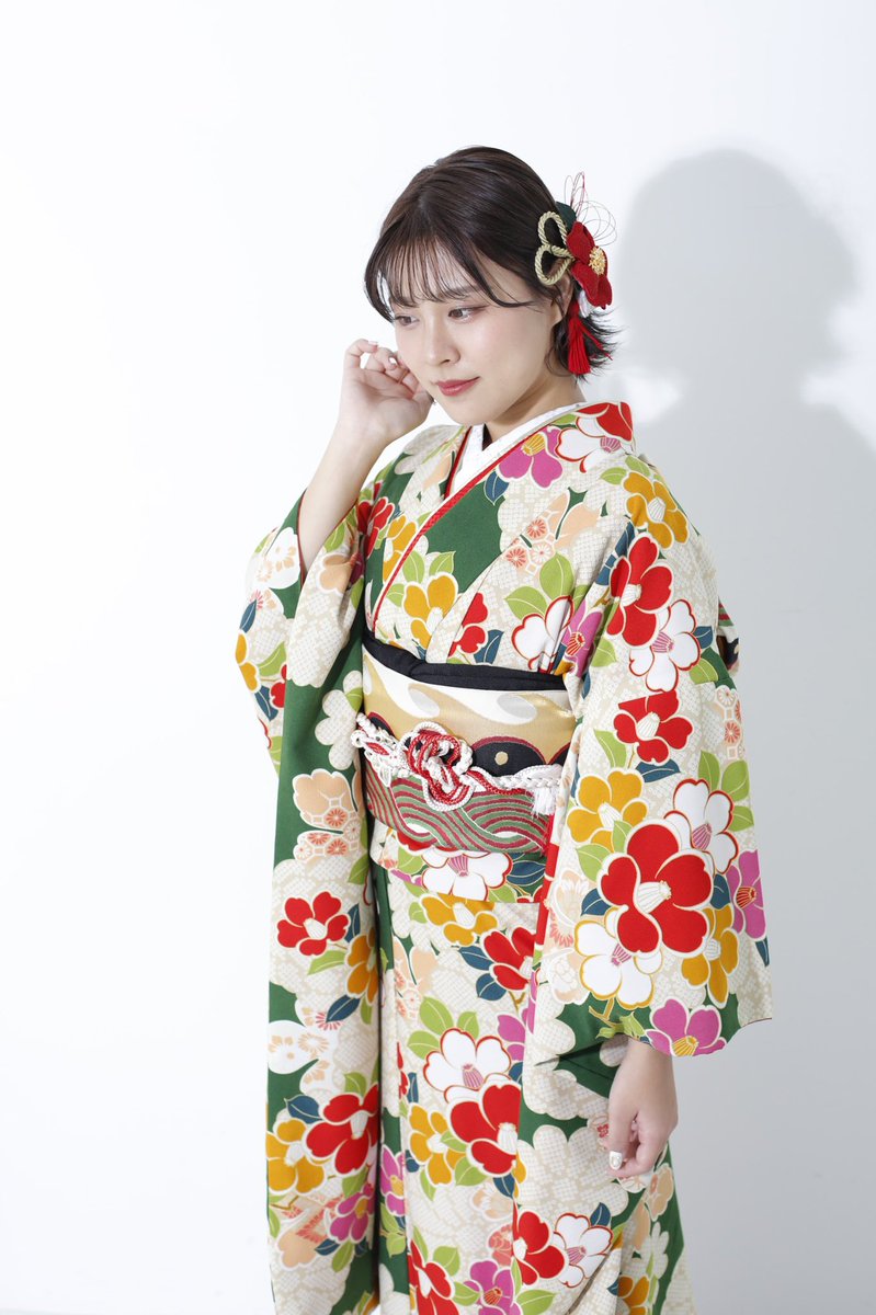 hsbmim's tweet photo. 振袖のデータ届いた👘🌸
もうすぐ23歳やけど、？🙃 https://t.co/N63MSmy66Z