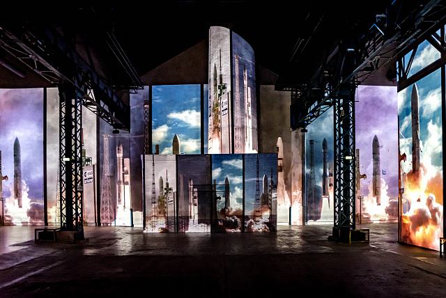 artlimitednet's tweet photo. Destination Cosmos, L'ultime défi #Exposition #SpectreLab #Paris @AtelierLumieres https://t.co/ySmVZXfOHl https://t.co/mZE4T79Lxl