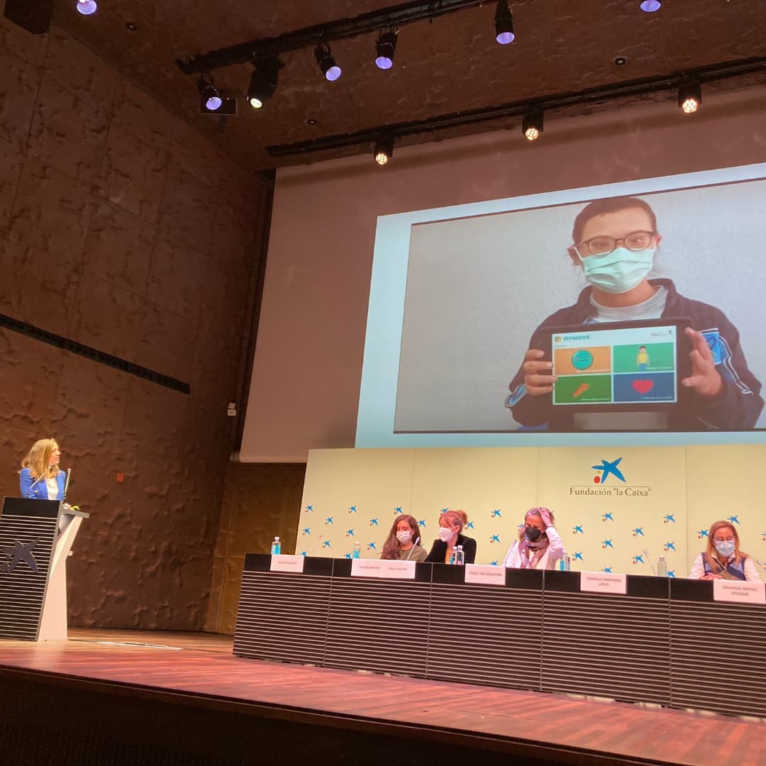 mcorredentora's tweet photo. Nuestra fisioterapeuta Belén era la encargada de compartir el funcionamiento de #Fitmove Una Appp con la que fomentar la práctica de hábitos de vida saludable en niños y jóvenes con discapacidad https://t.co/0HS5Y8R7Y6