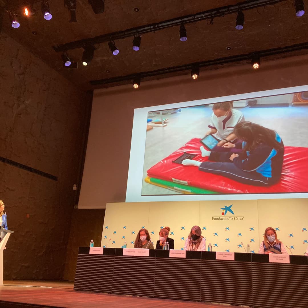 mcorredentora's tweet photo. Nuestra fisioterapeuta Belén era la encargada de compartir el funcionamiento de #Fitmove Una Appp con la que fomentar la práctica de hábitos de vida saludable en niños y jóvenes con discapacidad https://t.co/0HS5Y8R7Y6