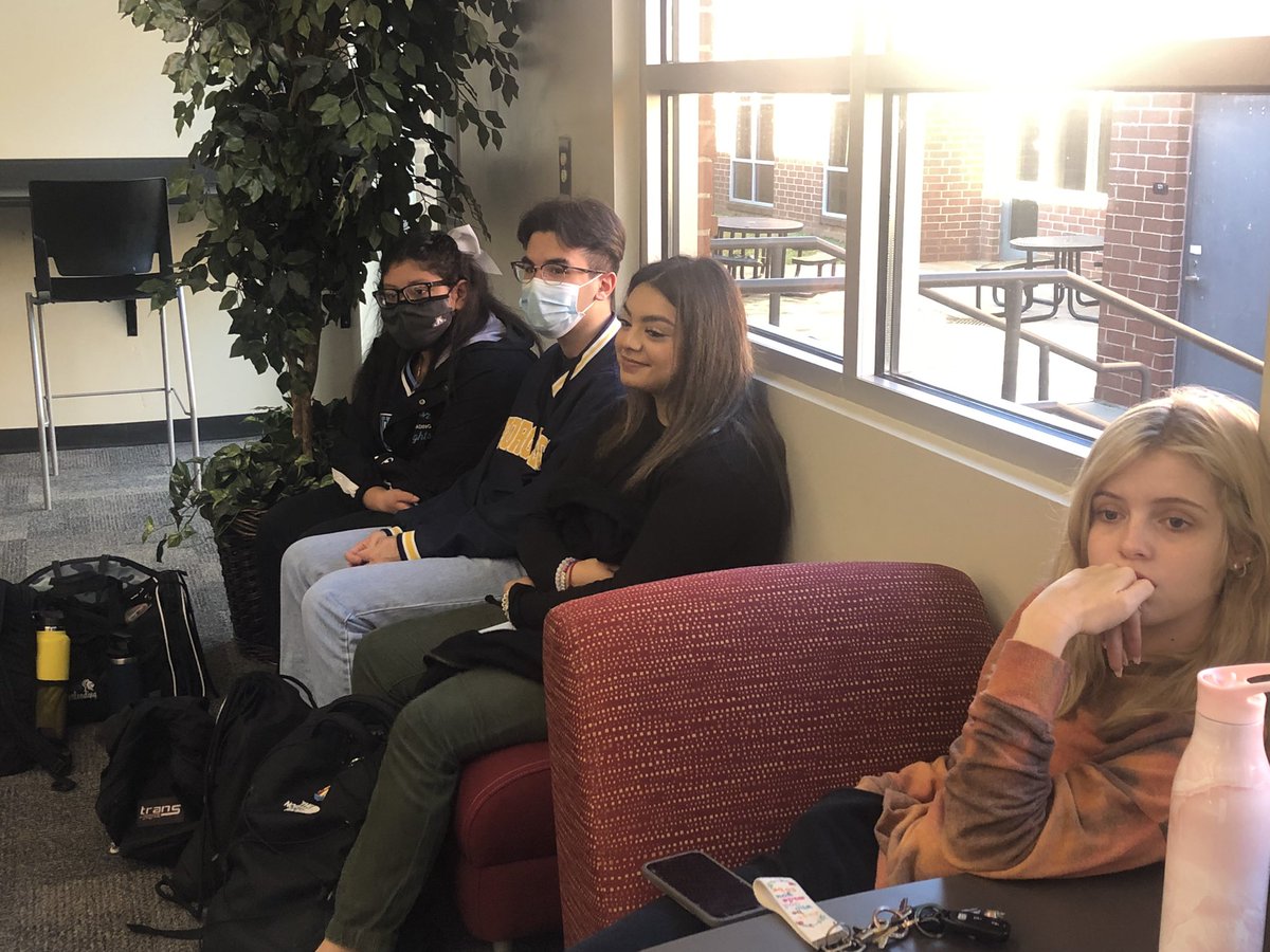 IvesterEarlyCollegeHallCo tweet media