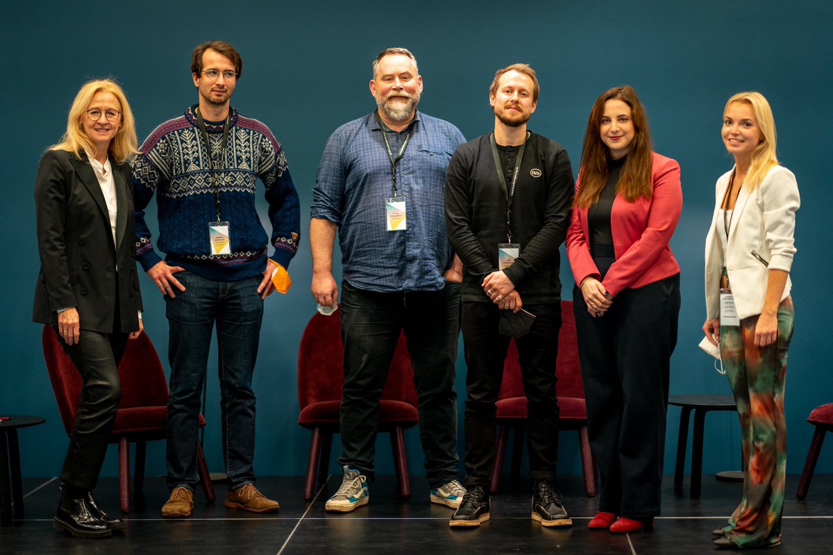 susanzare_de's tweet photo. Tolle Runde im #youmecon21 Panel. Wie gehört Aktivismus zu Medien & Journalismus. Mit Bettina Schmieding, #Deutschlandfunk, @MariaChristoph, #br, @JanSchipmann #diedaoben #funk, @MariusHasenheit #transformmagazin & @niggi @uebermedien 🙏🏽✨#youmecon #berlin https://t.co/a5HY3rUj5u