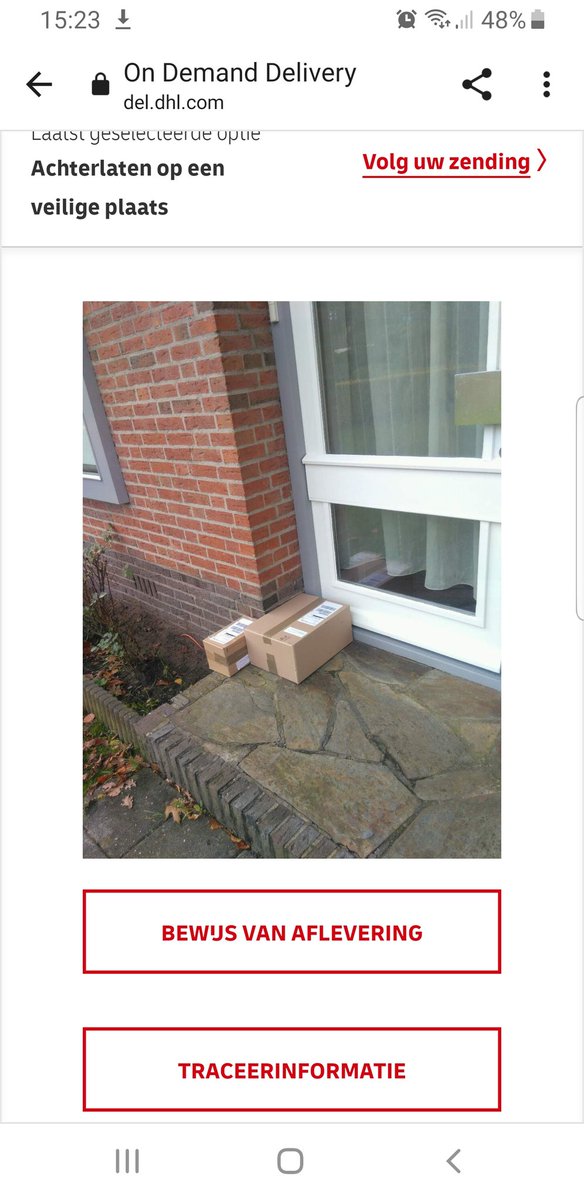 Eippes's tweet photo. @DHL_NLexpress foto 1 is onze voordeur. Foto 2 is waar mijn pakketten zijn neergezet... https://t.co/WCQLHFS8Dv