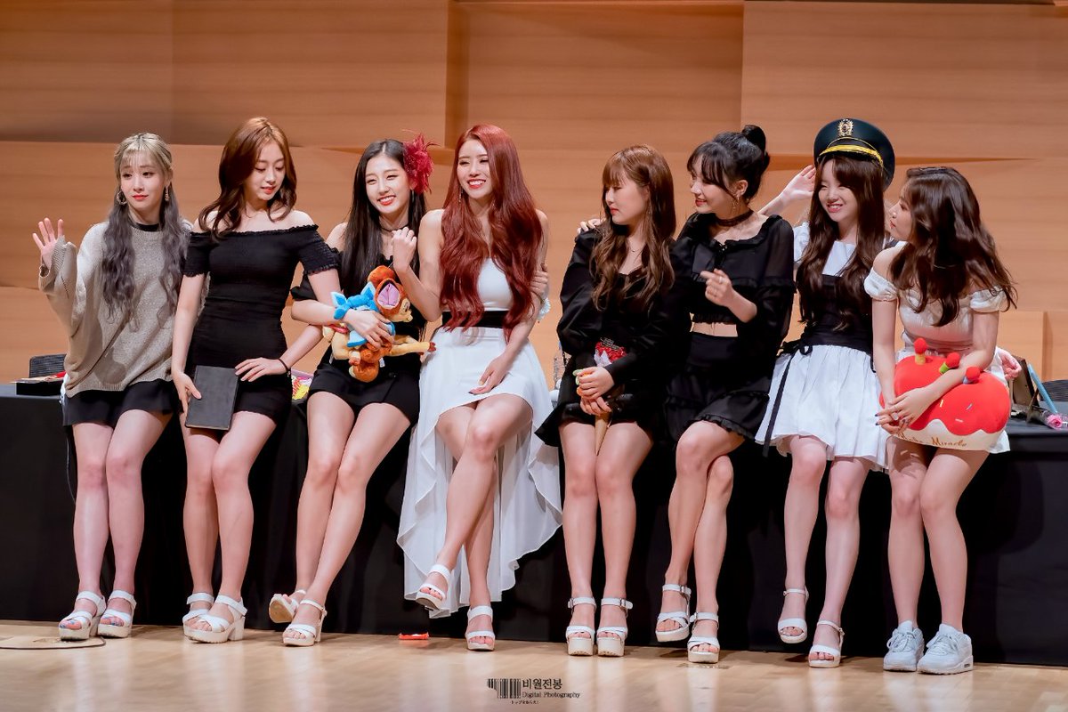 aim4thetop12's tweet photo. 190706 대전 효문화진흥원 팬사인회 러블리즈 단체 한장

러블리즈 고마워! 항상 행복하길!

211112
LOVELYZ 7TH ANNIVERSAR🤍

#Lovelyz #러블리즈
#Lovelyz7thAnniversary
#Alway7_Lovelyz8 #러블리즈_영원히_만날래
#러블리즈는_러블리너스_뿐이야
#러블리즈 #Lovelyz #대전 #Daejeon https://t.co/JtaSPy0eUG