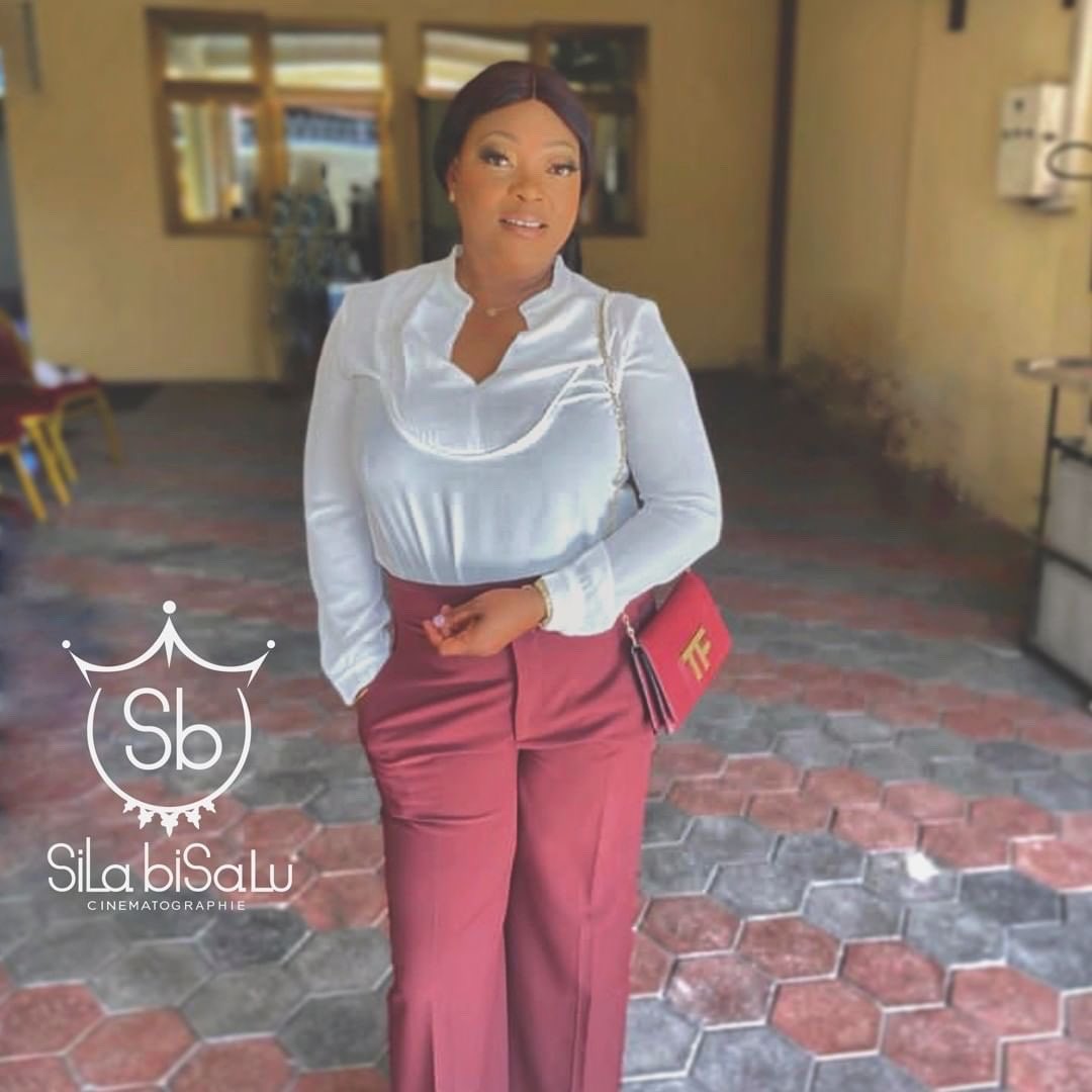 SilaBisalu's tweet photo. Tu sais que tu es sur le bon chemin lorsque regarder derrière ne t’intéresse plus.
#TOUTESTGRACE #HAPPY
#silabisalu #silalivoirienne #kitoko #banacongo #beaugosse #beaugoss #BelleGO #jolienana https://t.co/Mz09PBf3YF