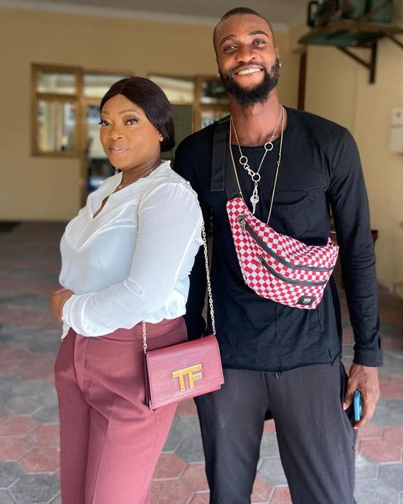 SilaBisalu's tweet photo. Tu sais que tu es sur le bon chemin lorsque regarder derrière ne t’intéresse plus.
#TOUTESTGRACE #HAPPY
#silabisalu #silalivoirienne #kitoko #banacongo #beaugosse #beaugoss #BelleGO #jolienana https://t.co/Mz09PBf3YF