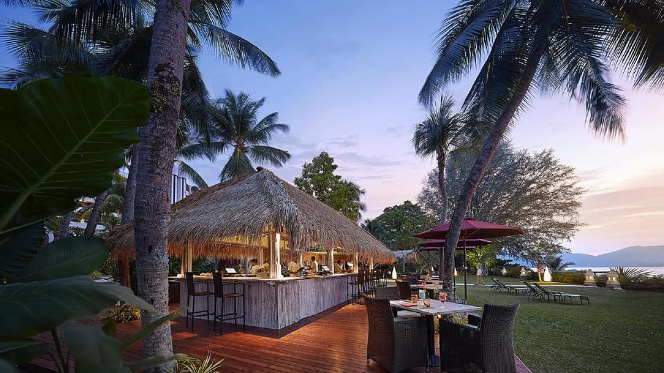 iwanqais's tweet photo. Park Royal Penang Resort ni antara the best hotel dekat Penang. Facilities dan environment dia bagus. Breakfast diorangpun not bad. Nakg pantai jalan kaki ja. 🏝 https://t.co/QTZ7ONdgVU