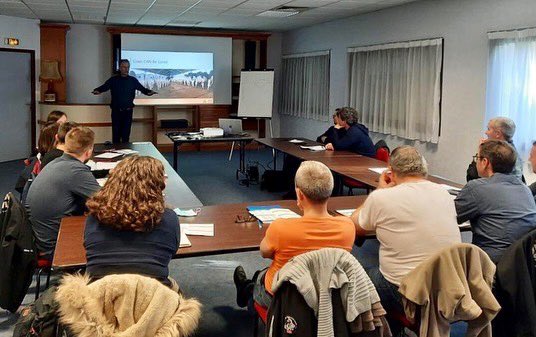 aAaWeeks's tweet photo. Jan Schilder and Ennio Liesens recently gave a presentation about aAa to an enthusiastic group of Brown Swiss and Jersey classifiers and employees from Evolution International in Beaupréau-en-Mauges, France. The conference was organized by BGS France. 

#aAaWeeks #SireTheNeed https://t.co/xsuHhP4Muy