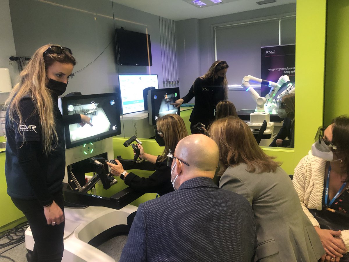 Gromcou's tweet photo. Disfrutando con el último taller de @CMRSurgical y su robot #Versius, dentro de la #rncirugia2021 #rnc2021 @aecirujanos @aecformacion @AecSeccion @CTF_ASACEC https://t.co/FwauQGfWji