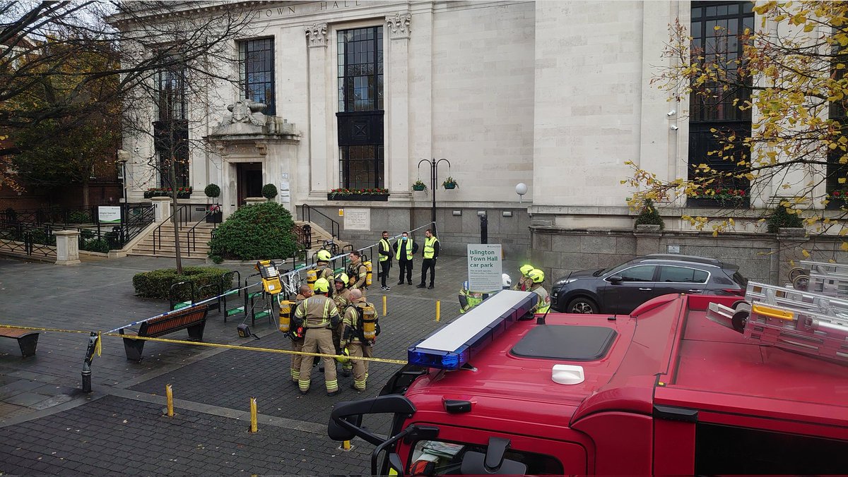 zarathustra1234's tweet photo. Some kind of incident at Islington town hall this am
#islington #emergencyresponse https://t.co/OsipWhtshs