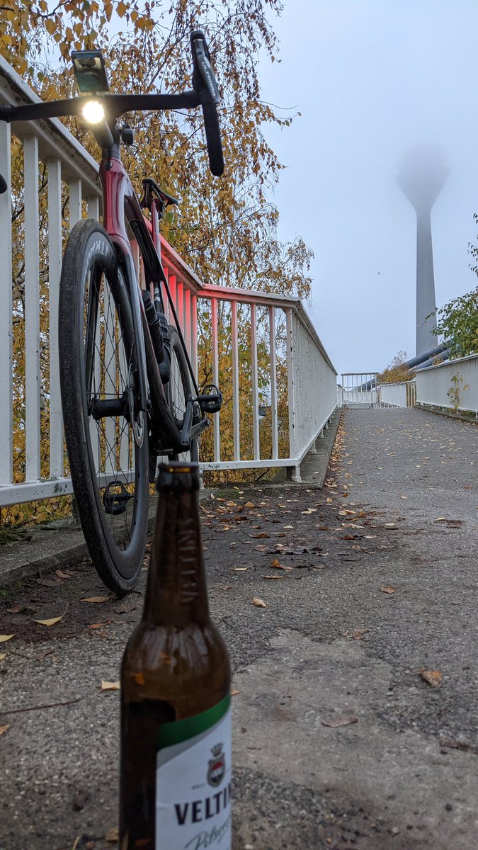 radmomente's tweet photo. Freitag! 
#cycling #cyclinglife #duesseldorf #veltins #handsupweekend #wochenende #freitag #radmomente https://t.co/tUm2XHIZJg