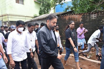 Fansxpress's tweet photo. #MNM Leader @ikamalhaasan sir visits rain-affected areas 🔥👍👌.

#KamalHaasan #MakkalNeedhiMaiam #Trending https://t.co/h0OmuyBzOB