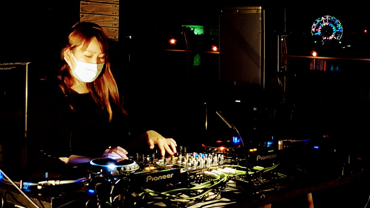 fes_land's tweet photo. STUDIO COASTの屋外パークエリアで焚き火しながらDJ飲酒。好きが過ぎるぜおい。
#涅槃 #酒 #DJ #焚き火
#STUDIOCOAST #TSUDOU https://t.co/xZ7R0Y0jeJ