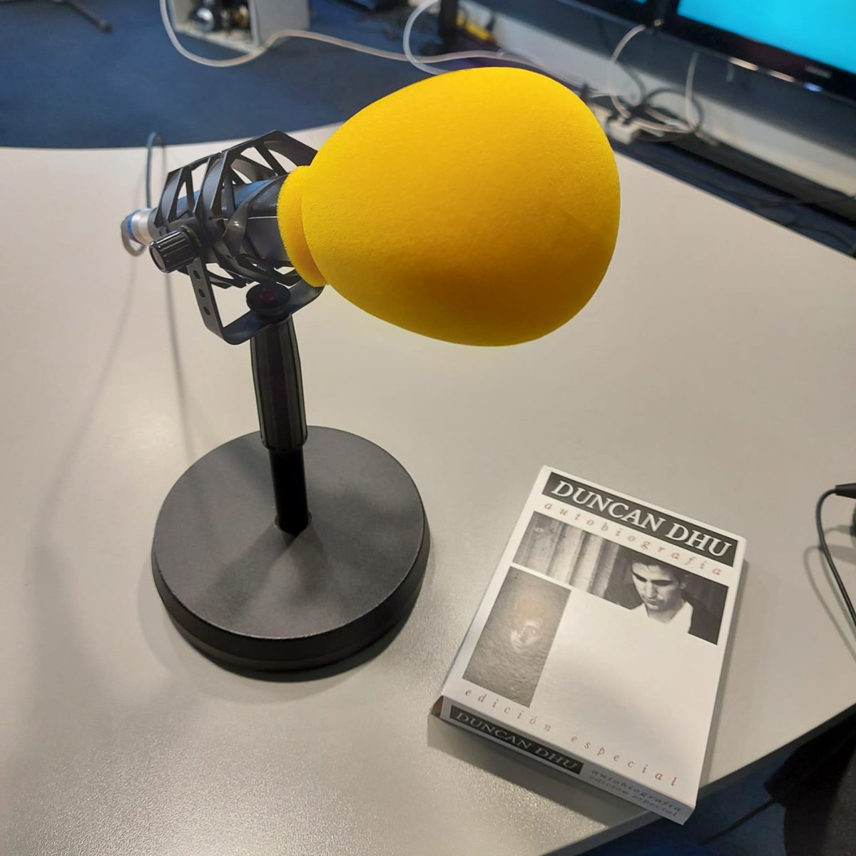 arancha moreno (@aranchamoreno) on Twitter photo "Autobiografía", de Duncan Dhu, es el disco (las dos cintas, en realidad) de mi infancia. Había que ajustar cuentas con esas maravillosas canciones que editaron Mikel y Diego en el 89, y lo hemos hecho en <a href="/SofaSonoro/">SofaSonoro</a>. Gracias, <a href="/ACardenalR/">Alfonso Cardenal</a>, por invitarme. 🎧play.cadenaser.com/audio/16366591… "Autobiografía", de Duncan Dhu, es el disco (las dos cintas, en realidad) de mi infancia. Había que ajustar cuentas con esas maravillosas canciones que editaron Mikel y Diego en el 89, y lo hemos hecho en <a href="/SofaSonoro/">SofaSonoro</a>. Gracias, <a href="/ACardenalR/">Alfonso Cardenal</a>, por invitarme. 🎧play.cadenaser.com/audio/16366591…