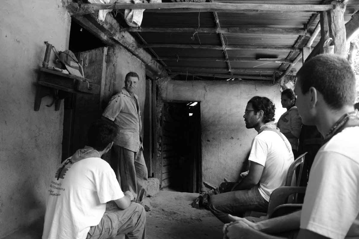 _CARITAS's tweet photo. Velar por la dignidad de las personas más pobres comienza por encontrarnos con ellas y con su forma de entender la vida, haciendo que se sientan incluidas y tomadas en cuenta. Construyamos comunidad que hace posible el reino de Dios.

#JornadaMundialDeLosPobres https://t.co/OXTZPERpA2