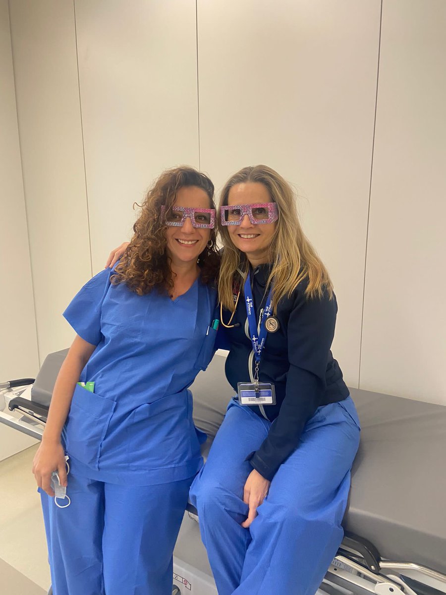 anest_vhebron's tweet photo. Avui també ens posem les ulleres en la la jornada de #realidadmejorada al @vallhebron amb @CatalunyaRadio per a la nova Àrea d’Oncologia i Hematologia pediàtriques. Entra a https://t.co/VmzQEHOJZZ per saber-ne més https://t.co/F6rDTMjvTk