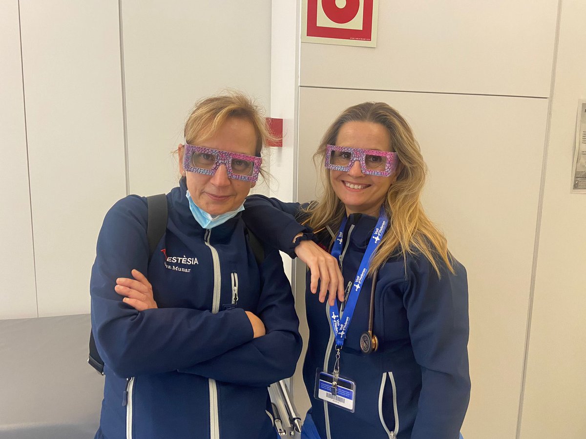 anest_vhebron's tweet photo. Avui també ens posem les ulleres en la la jornada de #realidadmejorada al @vallhebron amb @CatalunyaRadio per a la nova Àrea d’Oncologia i Hematologia pediàtriques. Entra a https://t.co/VmzQEHOJZZ per saber-ne més https://t.co/F6rDTMjvTk