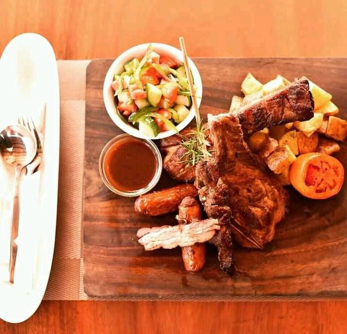 DavOlokojo's tweet photo. Looking for a place to have fun,  well look no more @thepalaceamare is right here for you

With our smoke house, we've got you covered with a variety of smoked meats at affordable prices!

For inquiries,
Reach us: 0779620274/0705437016

#AmareThePalace https://t.co/wPVWNd15U3