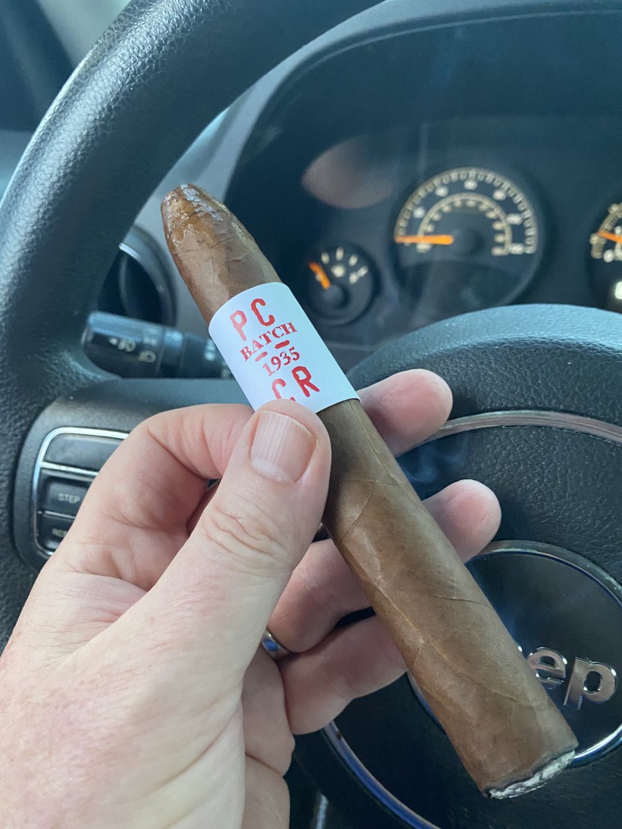 Happy Friday from ⁦<a href="/prohibcigars/">prohibitioncigars</a>⁩