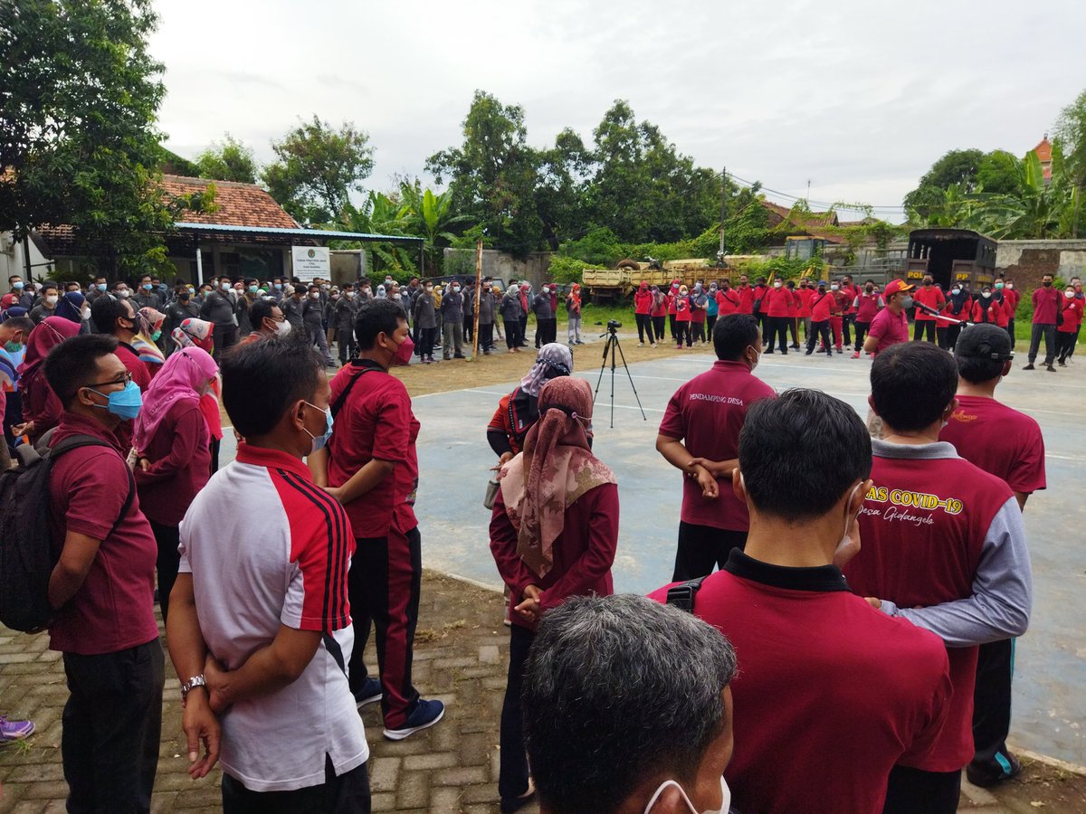 SKadarini's tweet photo. Rakor Mitra Dinsospermades bersama OPD terkait. TPP P3MD, PKH, Tagana, TKSK, PSM
Bekerja bersama bersatu padu untuk kesejahteraan masyarakat Jepara... 
@halimiskandarnu
@taufikmadjid
@azzameldzikrie
@kemendespdtt
@tppkemendes
@ganjarpranowo
@EvyNurmilasari https://t.co/ljyuWXOAX6 https://t.co/8jSGrOedy7