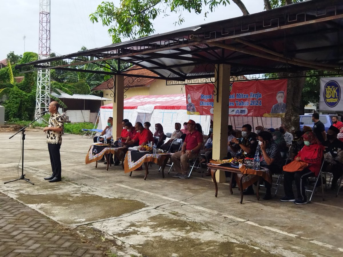 SKadarini's tweet photo. Rakor Mitra Dinsospermades bersama OPD terkait. TPP P3MD, PKH, Tagana, TKSK, PSM
Bekerja bersama bersatu padu untuk kesejahteraan masyarakat Jepara... 
@halimiskandarnu
@taufikmadjid
@azzameldzikrie
@kemendespdtt
@tppkemendes
@ganjarpranowo
@EvyNurmilasari https://t.co/ljyuWXOAX6 https://t.co/8jSGrOedy7