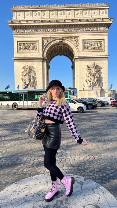 Let me take you out of the country baby https://t.co/GiptR0DmyO