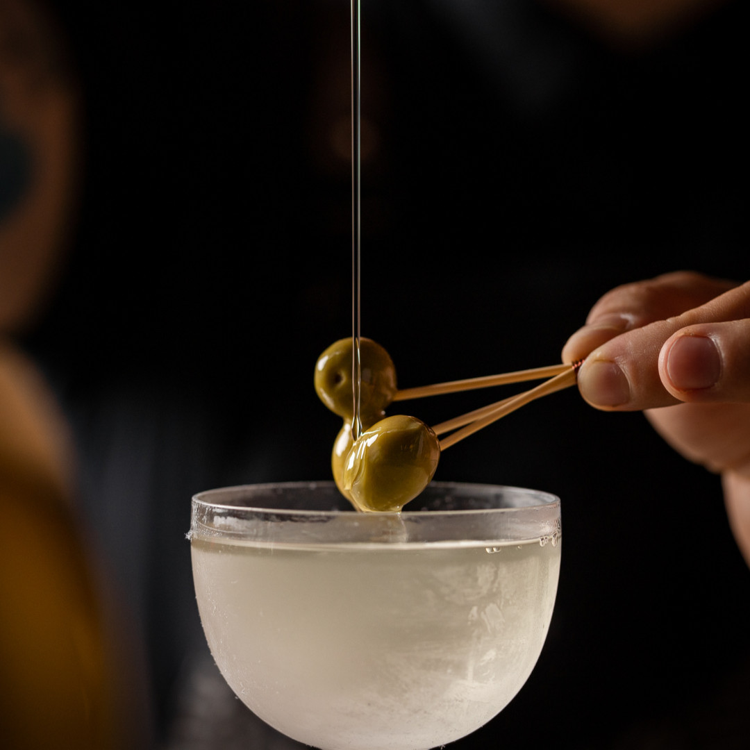 How wet are you willing to get?  #Purgatorio

#9didante  #martini #cocktail #cocktailgram #cocktailrecipes #cocktailoftheday #cocktailoftheweek #cocktailhour #cocktailart #cocktailphotography