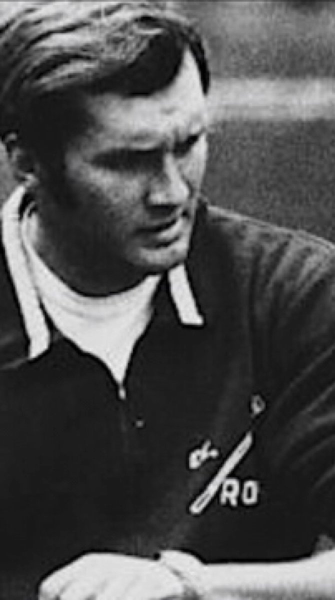 “Sandra ma tu magni…c’hai ste spallette che me pari na quaglia” Giampiero Galeazzi Olimpiade di Sidney 2000. Vecchia scuola. Amore.Insegnamento. Sono onorata di averti preparato il tè tante volte e di aver imparato da un MITO ASSOLUTO Grazie per sempre #Galeazzi ❤️