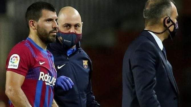 TACTCSPORT's tweet photo. 📰تقارير صحفية: لاعب برشلونة الأرجنتيني 🇦🇷 سيرخيو أغويرو قد يضطر لاعتزال كرة القدم ⚽️بسبب مشكلة صحية تتعلق بعدم انتظام في ضربات القلب
#برشلونة https://t.co/pKV9lPha11