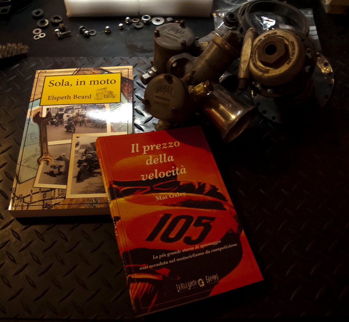 Lamalasuerte_Ed's tweet photo. "Il prezzo della velocità" @matoxley già in vendita su https://t.co/adV02nWgJ8 insieme a "Sola, in moto" di Elspeth Beard. Entrambi in italiano #MatOxley #StealingSpeed #WalterKaaden #ErnstDegner #MZ #ElspethBeard #BMW #LoneRider https://t.co/xXdZcIWr7O