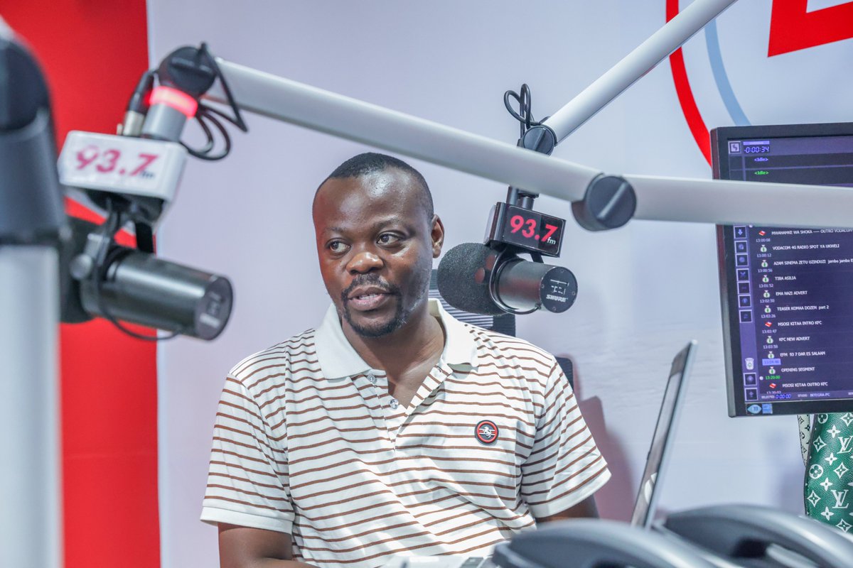 azamtvtz's tweet photo. Wahusika wa tamthiliya mpya tatu zinazokwenda kuoneshwa  #SinemaZetu kuanzia Novemba 15, 2021 leo wameendelea na ziara kwenye vyombo vya habari kuelezea mpango mzima wa tamthiliya hizo; #BekiTatu ya Chuchu Hans #Kitasa ya William Mtitu na #Kombolela ya Abdul Usanga.

#JamboJambo https://t.co/tMJ1SAoaZZ