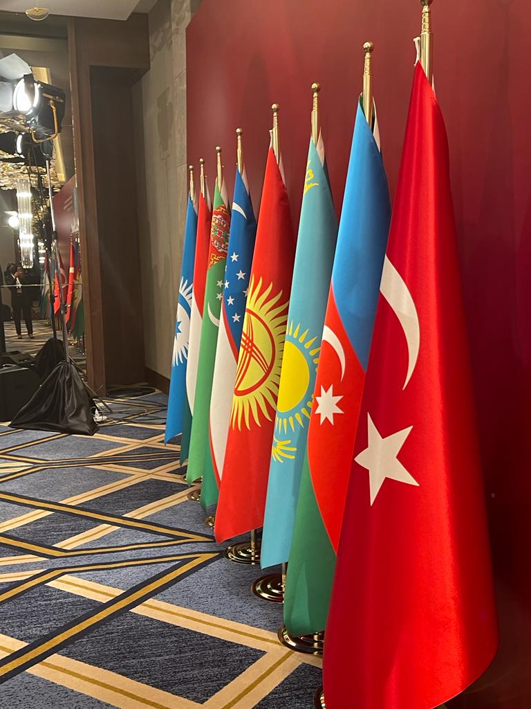 TurkiyeUrdu_'s tweet photo. استنبول میں ترکِک کونسل کا سربراہ اجلاس شروع ہو گیا
کونسل کے آٹھ رکن ممالک کے سربراہ اجلاس میں شرکت کر رہے ہیں
آذربائیجان کے صدر الہام علی یوف بھی اجلاس میں شرکت کے لئے ترکی پہنچ گئے ہیں
#BizBirlikteDahaGüçlüyüz #TürkDevletleriTeşkilatı #Turkick https://t.co/mRIV5JISGE