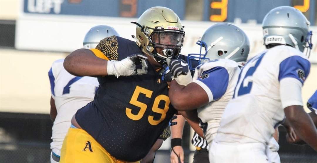 AquinasRaiders's tweet photo. It is with great sadness that we learn the passing of this gentle giant ! St. Thomas Aquinas Football Great Dejmi Dumervil-Jean's Heart Was as Big as His Stature ! https://t.co/s07WqvVhUf