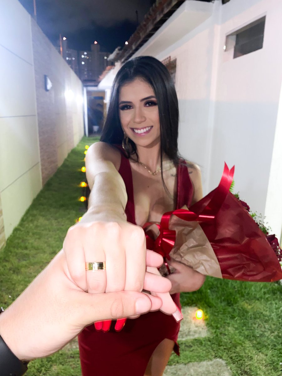 annegfm's tweet photo. NOIVEEEEII!! 🥰💜 Não existe mulher mais feliz no mundo do que eu. Eu te amo demais @emiefi_ !!! https://t.co/JLCzwr2qEs