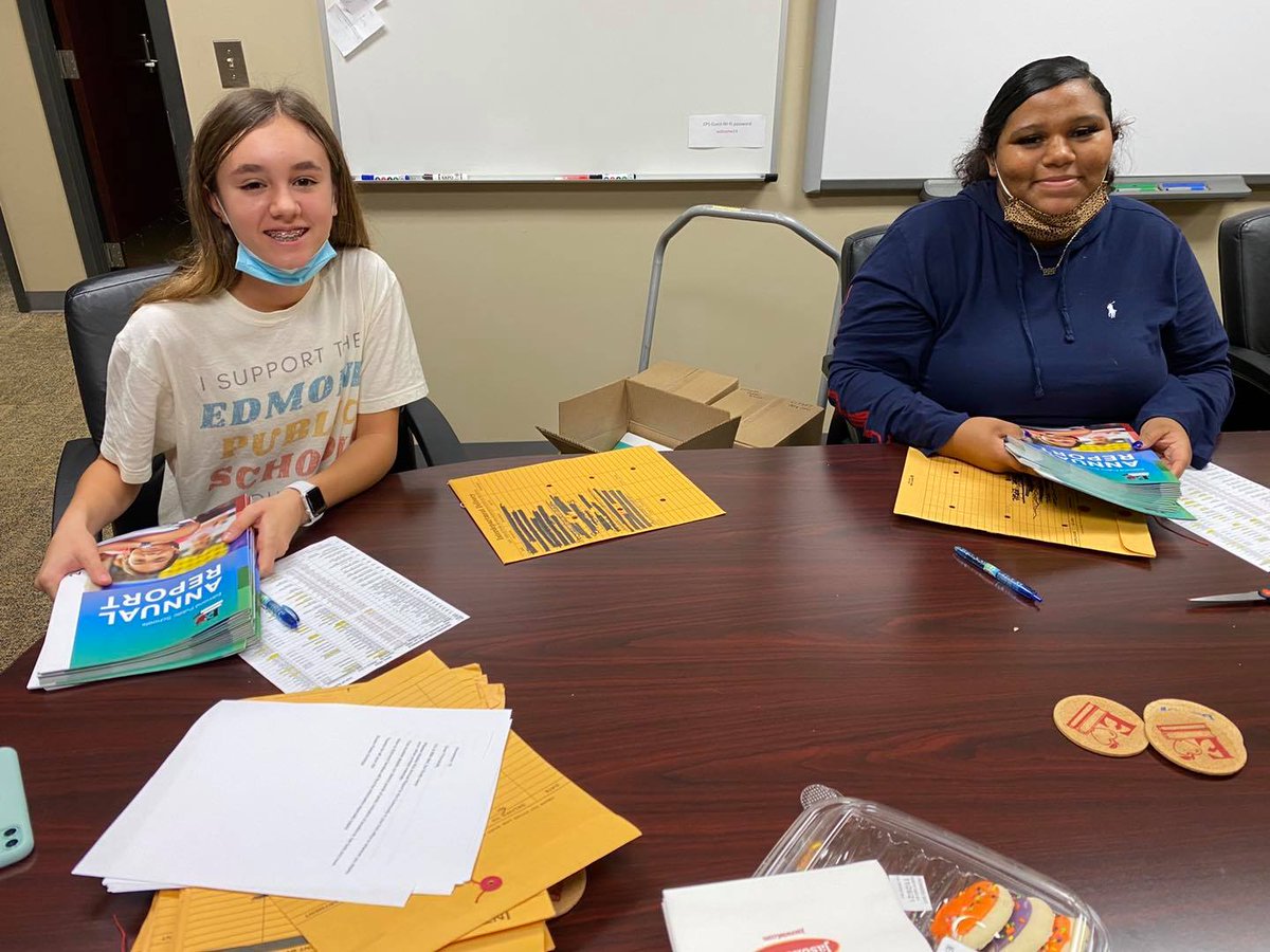 EdmondPSF's tweet photo. When you donate to @edmondpsf, you are investing in leadership programs like the Student Ambassador program. 

Join them in supporting our schools by donating to the #ONEEDMOND campaign https://t.co/3quH2HAi5z or text EPSF to 56651 https://t.co/QjKD0INEjU