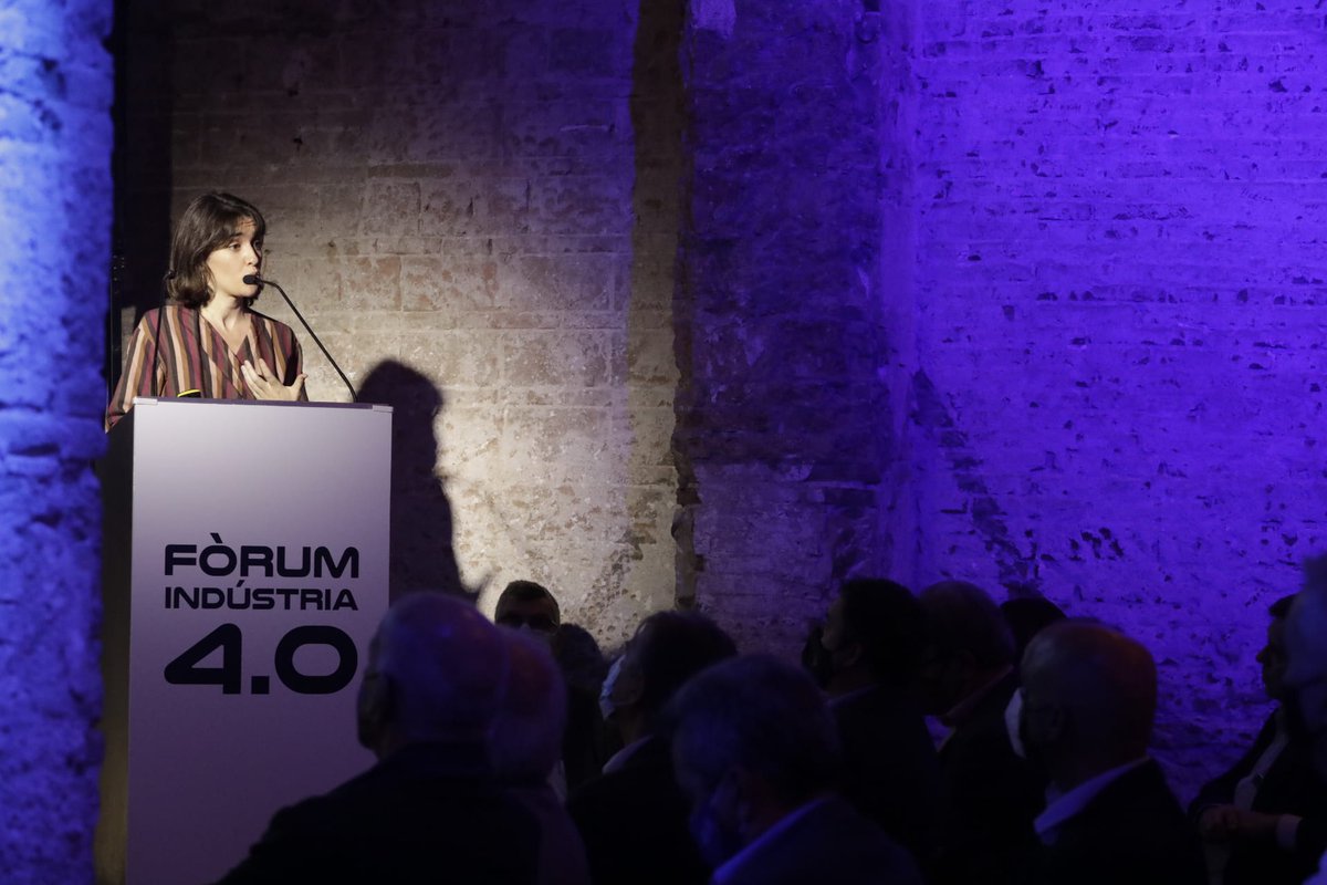 Enginyeria's tweet photo. Presentació d'experiències d'implantació de solucions d'#Indústria40 en 4 empreses catalanes: #DENN Industrias Puigjaner, #IPeak @iulinst, Splendid Foods i #TwinEye @wideumofficial.
#FòrumI40 https://t.co/FPdhDhlOcp