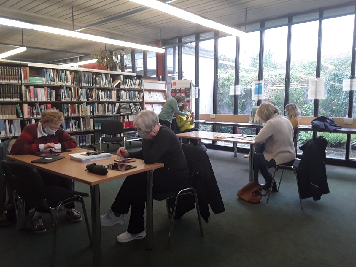 clarelibrary's tweet photo. A group enjoying the smart phone class at the DeValera Library on this wet Friday morning.
#smartphone #smartphoneclass #adultlearning #apps #Email #learninginlibraries #devaleralibrary #LibrariesIreland #dormantaccountfund https://t.co/NWHd7nPDih