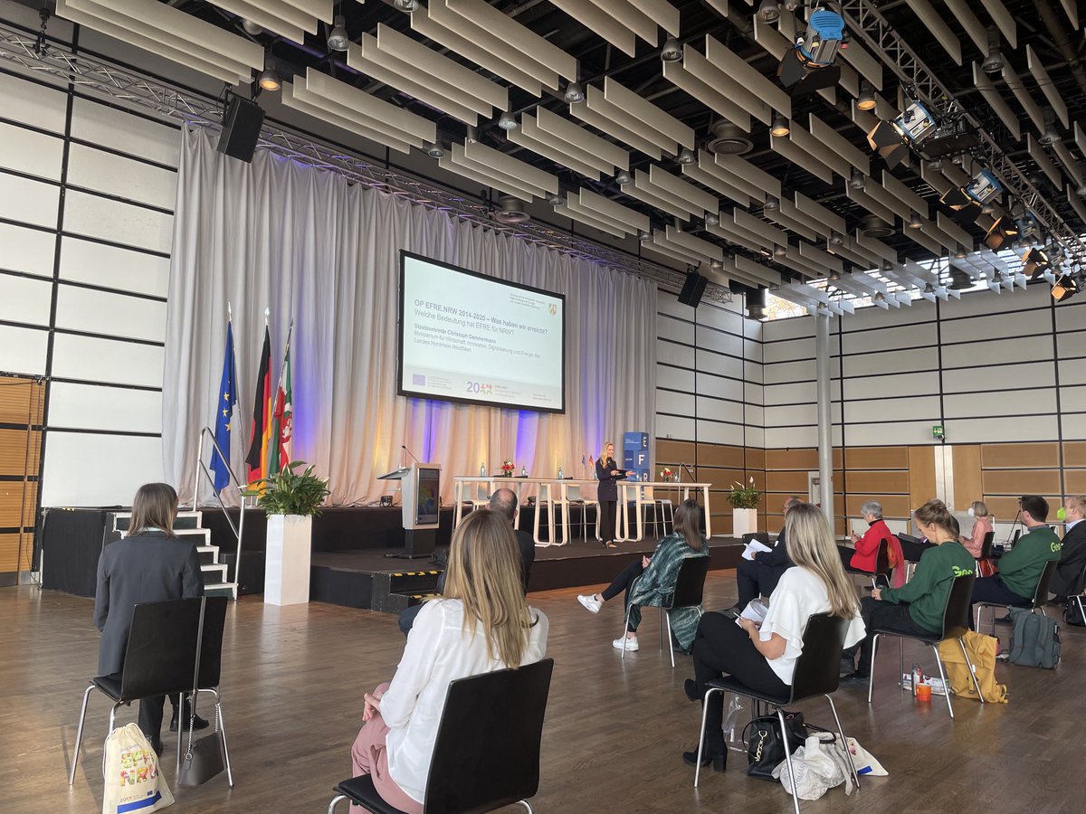 BaHo1605's tweet photo. EFRE-Konferenz in der Rheinterrasse Düsseldorf! Interessante Projekte zur Förderung der regionalen Entwicklung. 
#efrenrw #euinmyregion ⁦@efre_nrw⁩ ⁦@WirtschaftNRW⁩ https://t.co/sDf8l6zhmb