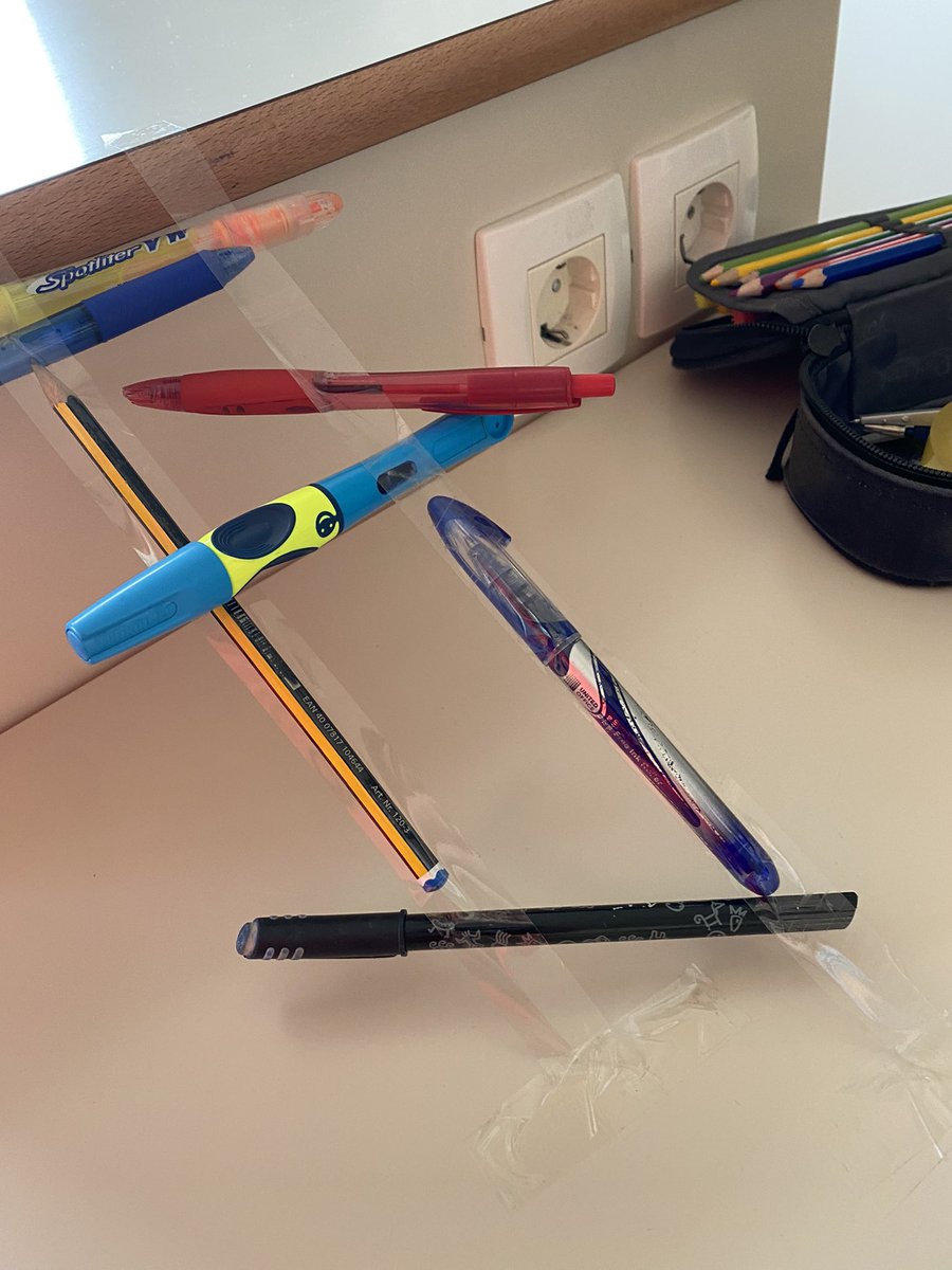 GeneralPixelFN's tweet image. Fuck school just wana go home