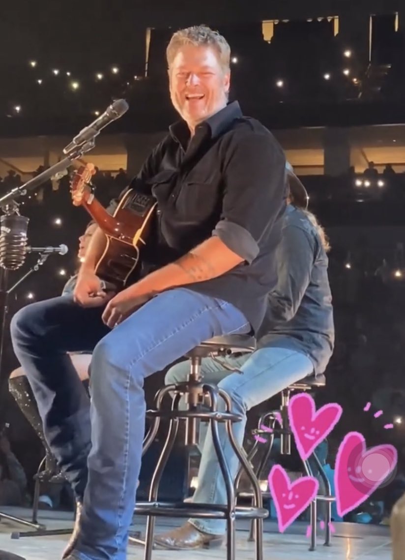 livgxbs's tweet photo. post or retweet to vote #BlakeShelton for #TheCountryArtist of 2021 for the #PCAs https://t.co/HH82VtYpYL