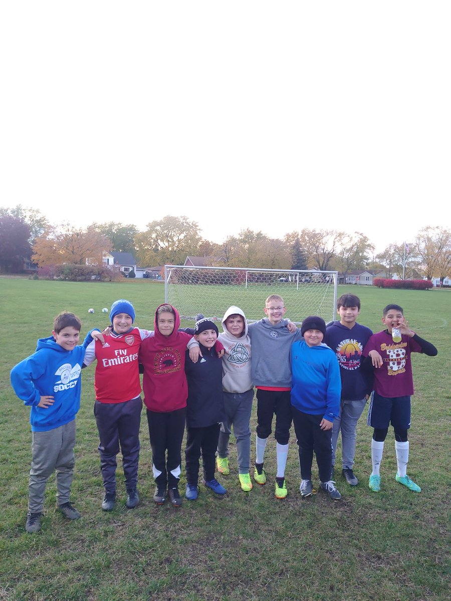 ParkBridgeview's tweet photo. Still working!! Our Bridgeview Park District Junior/Senior Division Soccer team prepares for the Semifinals of the South Suburban Soccer League this weekend! The team plays at 9am Saturday at Reavis HS in Burbank! Good luck team!! #BVPD⚽ https://t.co/5lhg8LJKdU