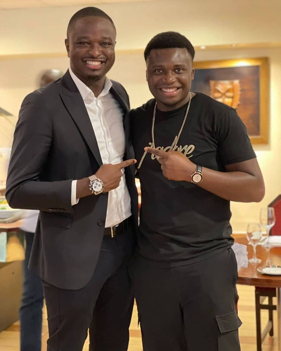 Recevez les salutations chaleureuses de nos frères bien-aimés <a href="/Lord_Lombo/">Lord Lombo</a> &amp; @jonathangambela depuis Kinshasa. 
préparent-ils quelque chose ❓
Reposted from @lordlombo My bro. @jonathangambela 

C'était un plaisir de te voir à Kinshasa. 

Bro je souris mieux que toi n'est-ce pas?