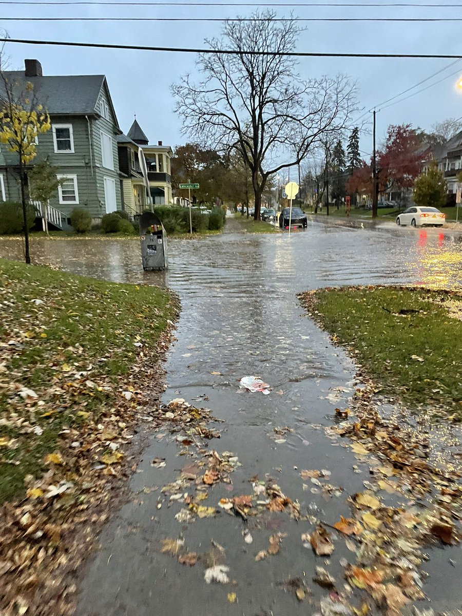 This is the corner of Euclid Avenue and Lancaster Avenue in Syracuse. It is completely flooded. The @CityOfSyracuse may want to consider closing this street. I estimate there being around 6 inches of water on the road currently (I just had to walk through it). <a href="/NWSBinghamton/">NWS Binghamton</a>